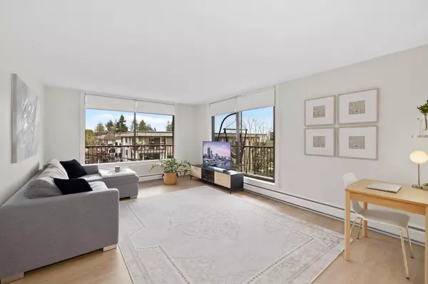 North Vancouver, BC V7M 2G7,540 Lonsdale AVE #301