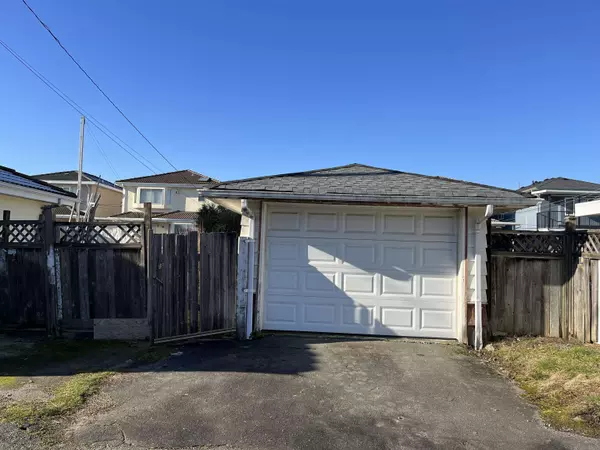 Vancouver, BC V5P 3M9,6386 Bruce ST