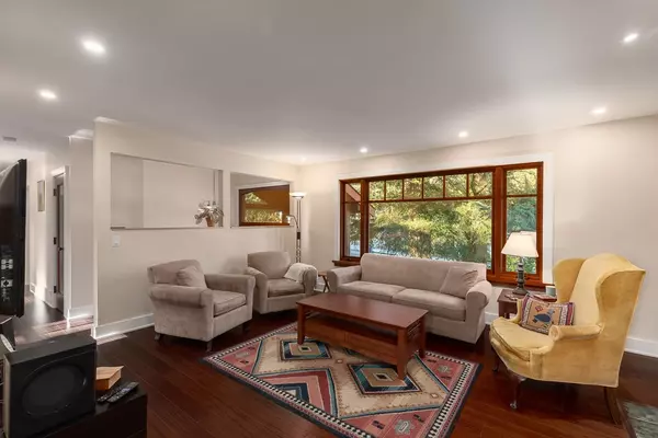 North Vancouver, BC V7J 1V3,1463 Ross RD