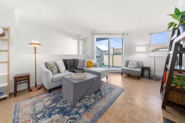 North Vancouver, BC V7M 1W4,148 W 18th ST