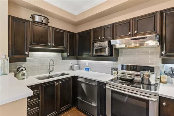 Vancouver, BC V6K 4T4,2628 Yew ST #115