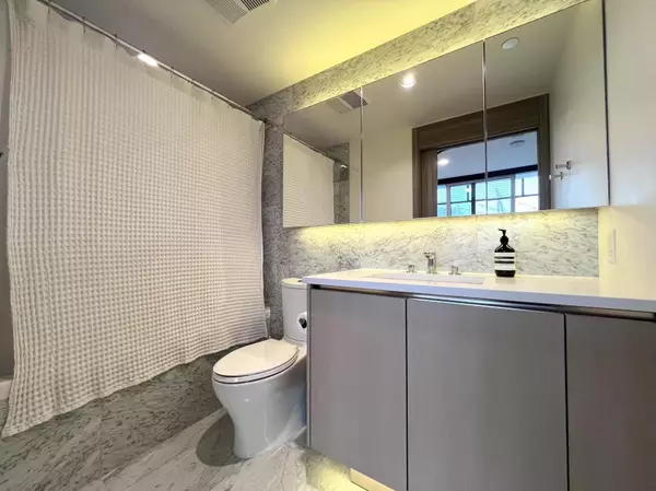 Vancouver, BC V6Z 0E7,89 Nelson ST #1907