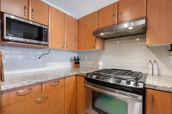 Burnaby, BC V5C 0A9,4728 Dawson ST #303