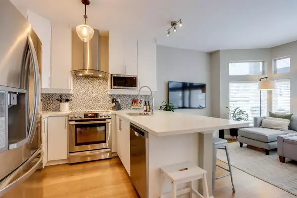 North Vancouver, BC V7L 1P4,233 E 6th ST #5