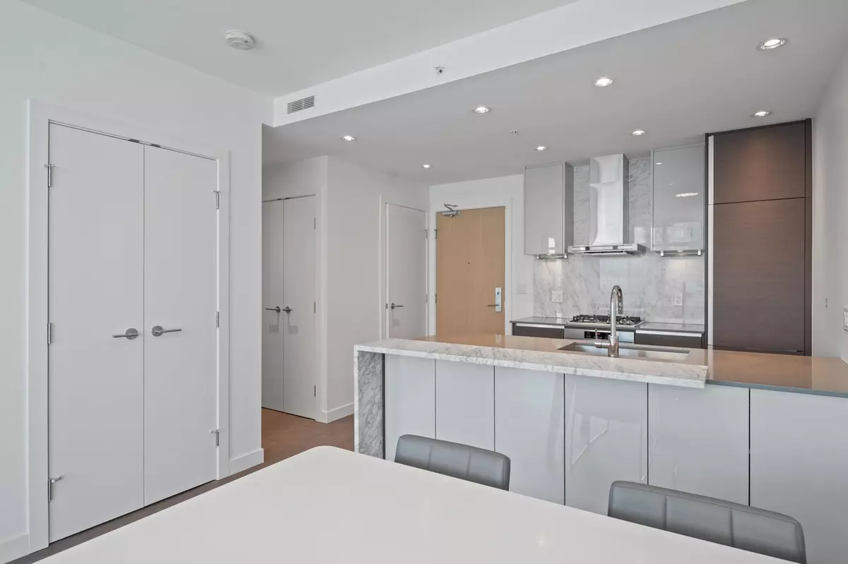 Burnaby, BC V5H 0H4,6098 Station ST #2808