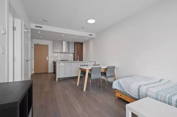 Burnaby, BC V5H 0H4,6098 Station ST #2808