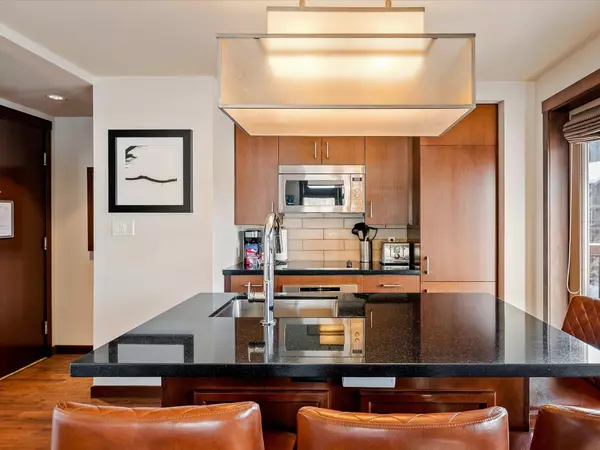 Whistler, BC V0N 1B2,2020 London LN #208C