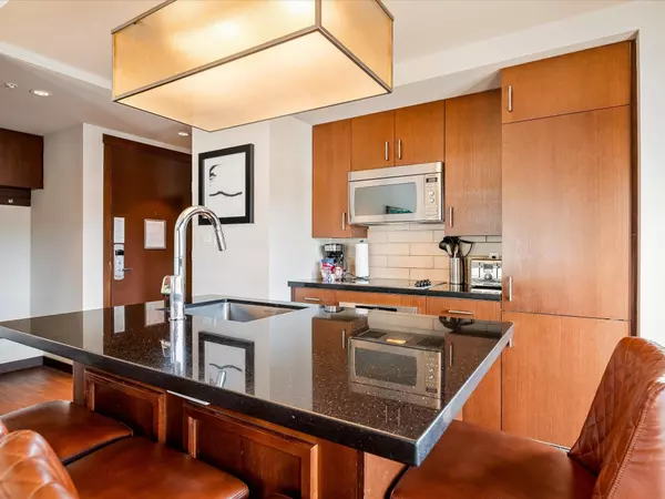 Whistler, BC V0N 1B2,2020 London LN #208C