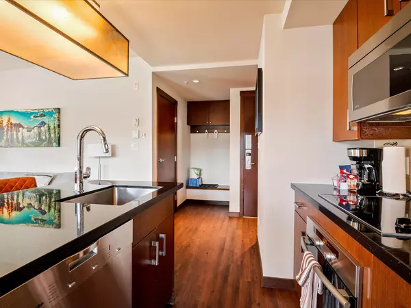 Whistler, BC V0N 1B2,2020 London LN #208C