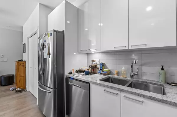 Maple Ridge, BC V2X 4K7,22315 122 AVE #202