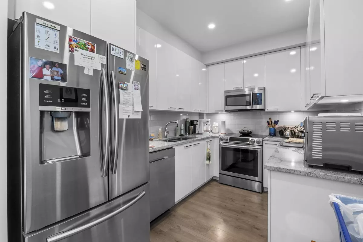 Maple Ridge, BC V2X 4K7,22315 122 AVE #202