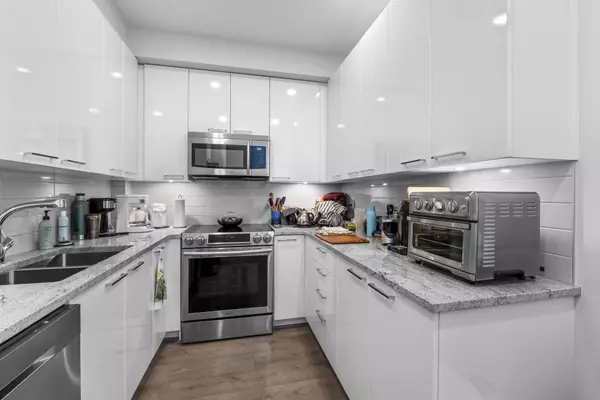 Maple Ridge, BC V2X 4K7,22315 122 AVE #202