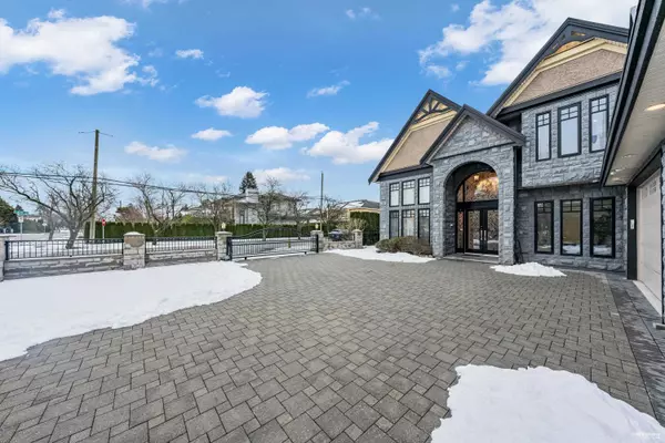 Richmond, BC V7A 2B3,9488 Saunders RD