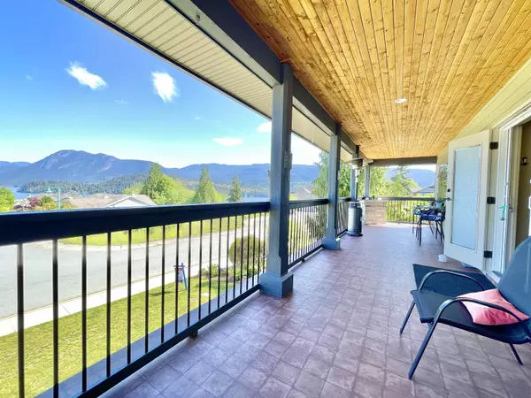 Sechelt, BC V7Z 0L1,6155 Highmoor PL