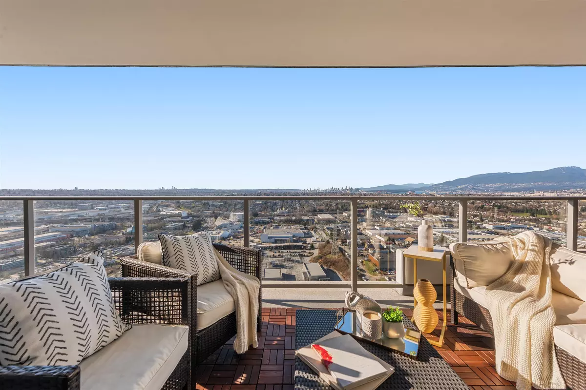 Burnaby, BC V5C 0L2,1888 Gilmore AVE #3307