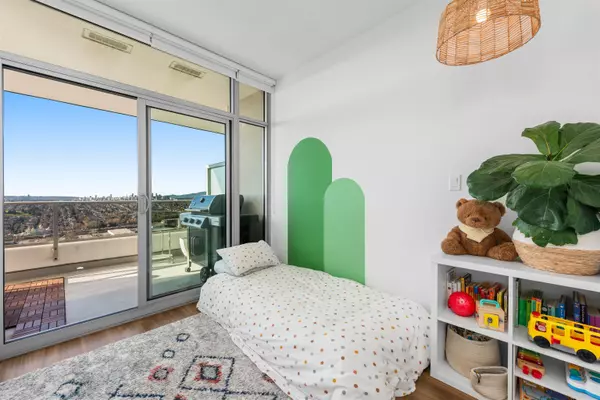 Burnaby, BC V5C 0L2,1888 Gilmore AVE #3307