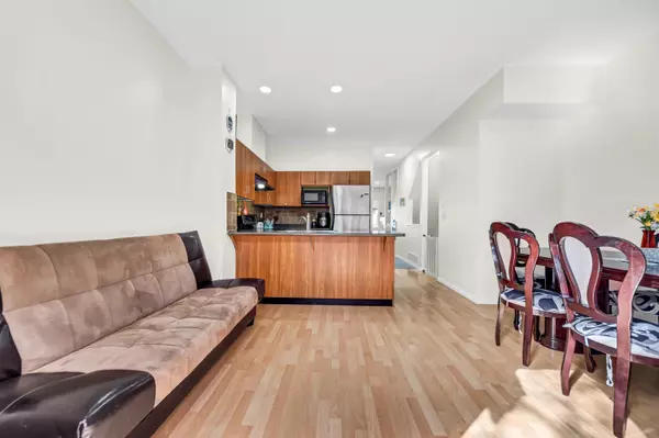 Surrey, BC V4N 5G3,8737 161 ST #30