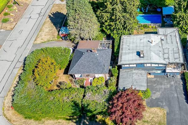 1396 Lennox ST,  North Vancouver,  BC V7H 1X3