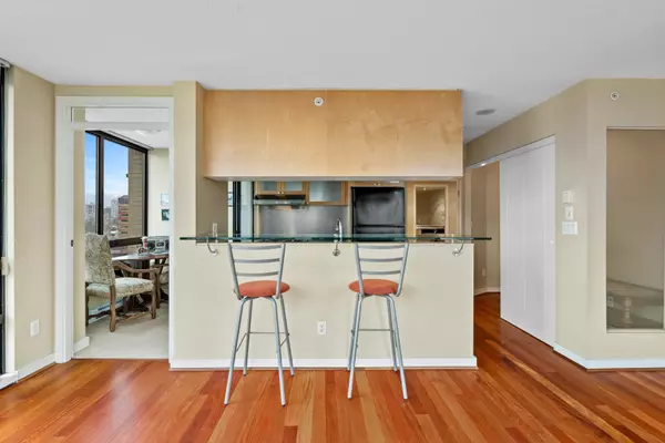 Vancouver, BC V6E 4R7,1003 Burnaby ST #1307