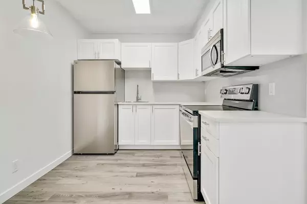 North Vancouver, BC V7P 3G3,2020 Fullerton AVE #801