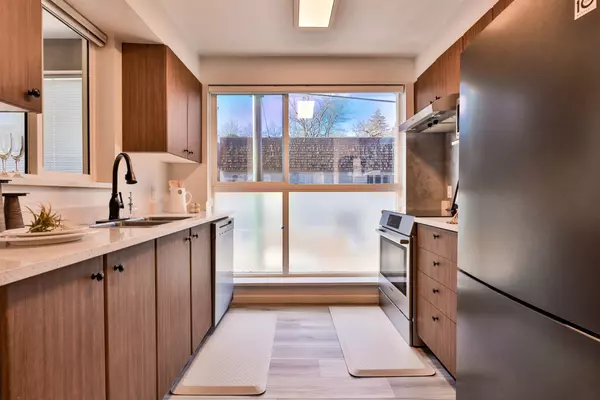 Vancouver, BC V5Z 1Z1,988 W 21st AVE #206