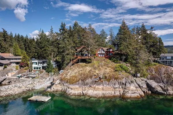 Halfmoon Bay, BC V0N 1Y2,5301 Taylor CRES