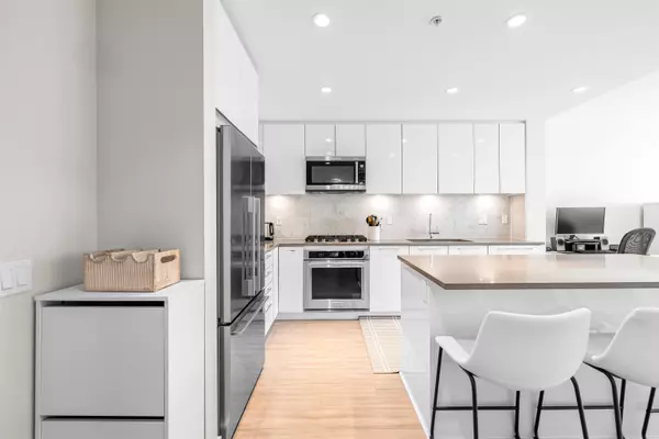 North Vancouver, BC V7J 0C1,2663 Library LN #210