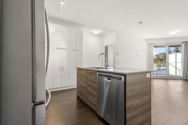 Surrey, BC V3T 0M7,10581 140th ST #606