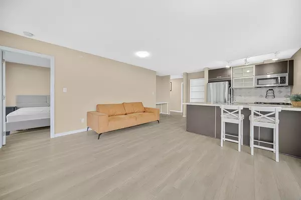 Surrey, BC V3T 0G5,13688 100 AVE #1807