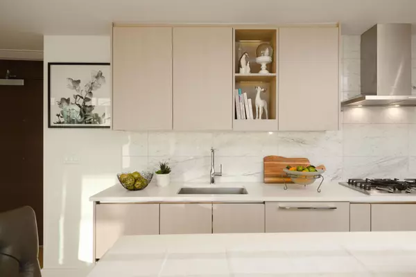 Vancouver, BC V6Z 0E7,89 Nelson ST #1601