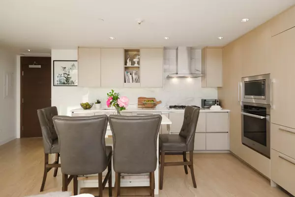 Vancouver, BC V6Z 0E7,89 Nelson ST #1601