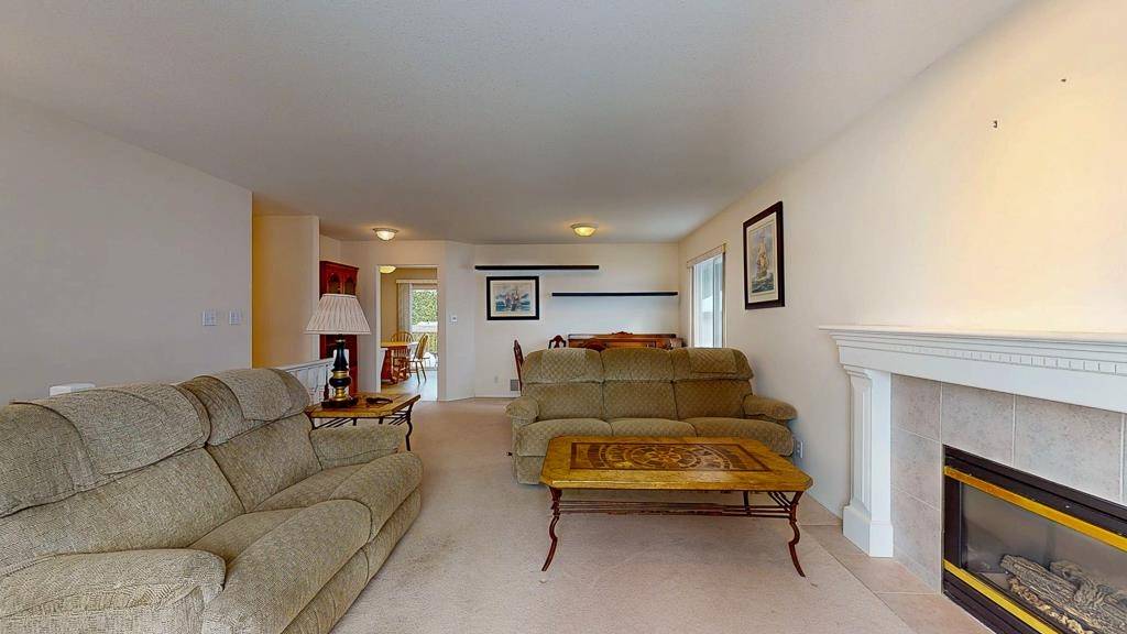 Gibsons, BC V0N 1V9,832 Aurora WAY