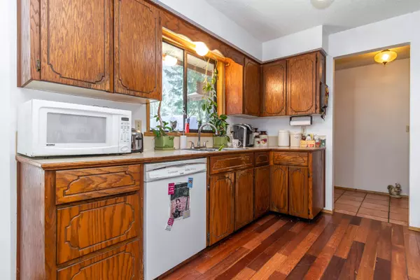 Hope, BC V0X 1L2,19575 Silverhope RD