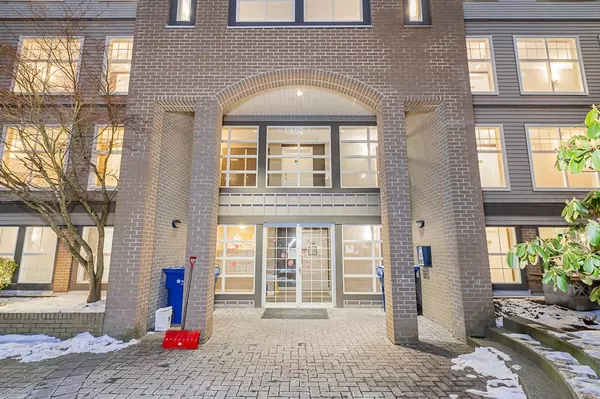 Langley, BC V3A 8S1,20200 56 AVE #422