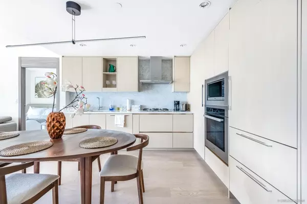 Vancouver, BC V6Z 0E7,89 Nelson ST #2714