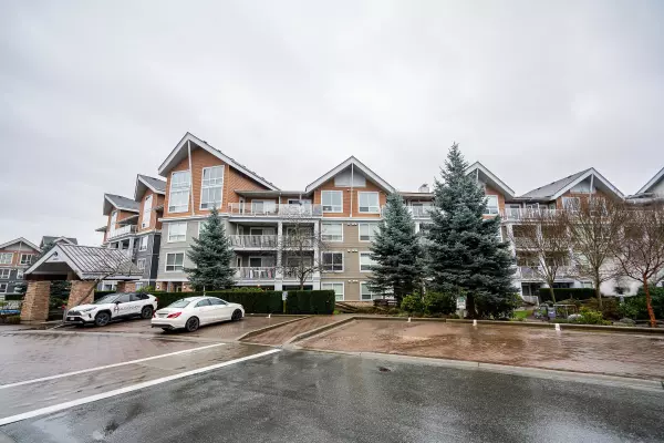 Surrey, BC V4N 6J9,6480 194 ST #106