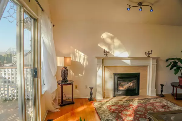 North Vancouver, BC V7M 1K1,254 W 5th ST