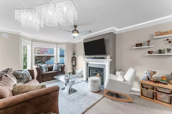Surrey, BC V3R 0V4,9942 151 ST #206