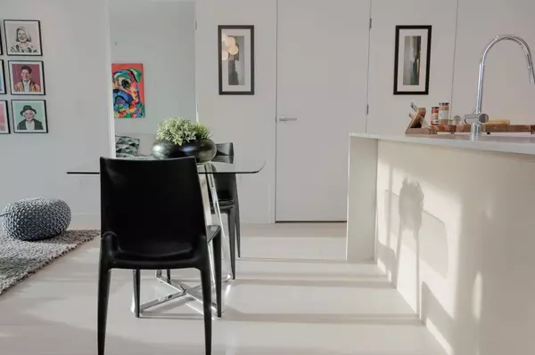 Vancouver, BC V6Z 0G7,1289 Hornby ST #1011