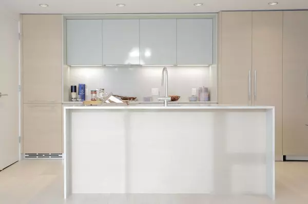 Vancouver, BC V6Z 0G7,1289 Hornby ST #1011