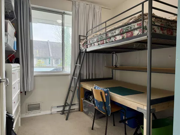 Burnaby, BC V3N 4V2,6740 Station Hill CT #308