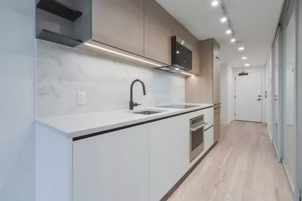 Surrey, BC V3T 0S6,13428 105 AVE #509