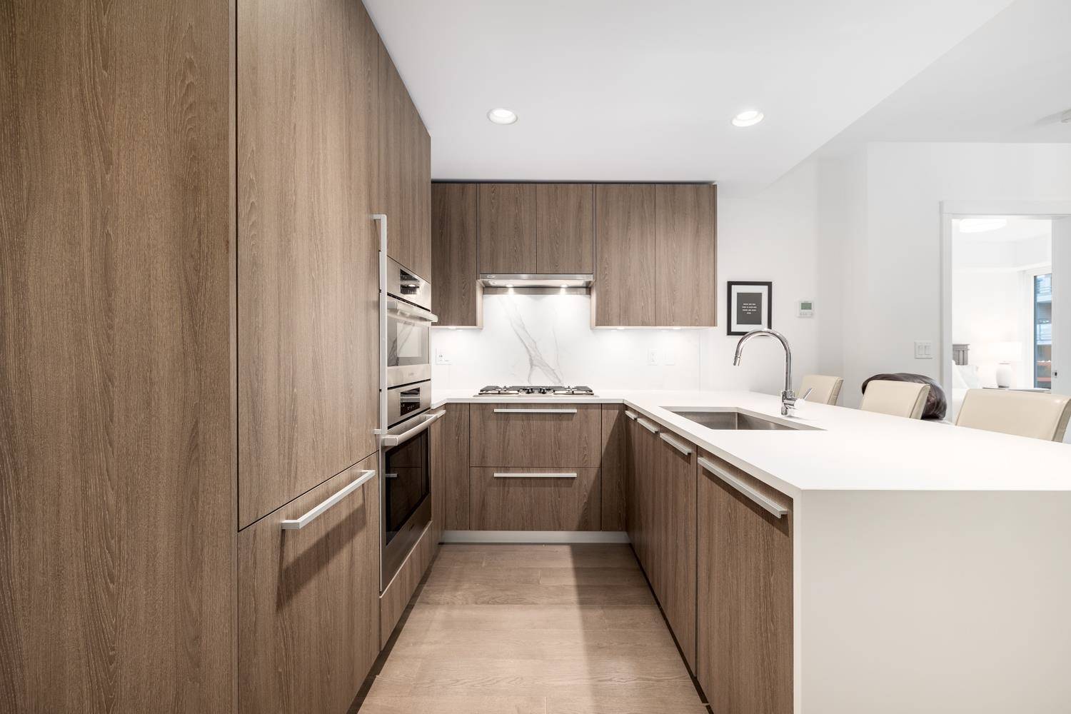 North Vancouver, BC V7J 0B3,2738 Library LN #303
