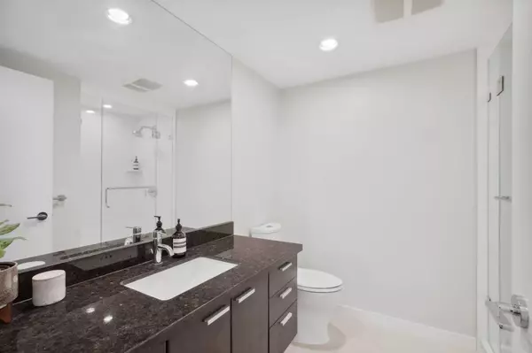 Burnaby, BC V5C 0G8,2200 Douglas RD #1206