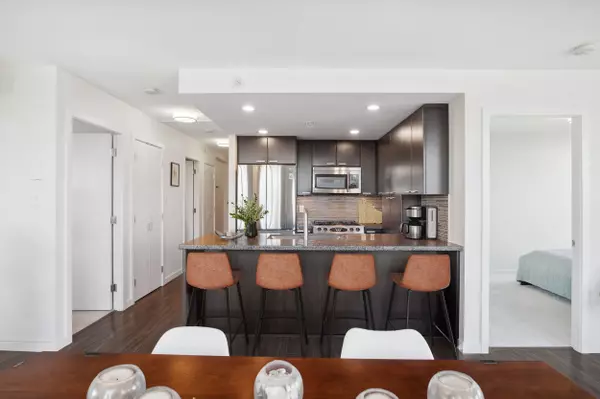 Burnaby, BC V5C 0G8,2200 Douglas RD #1206