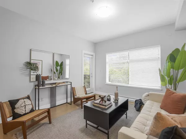 Surrey, BC V4N 6P1,6480 195a ST #305