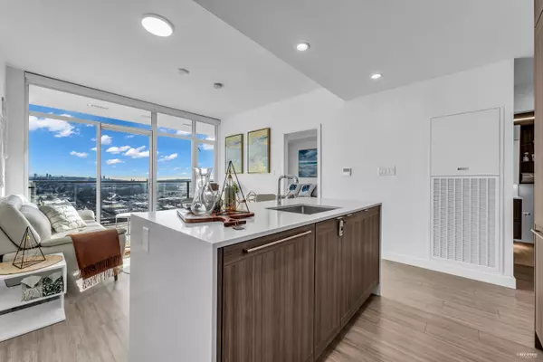 Burnaby, BC V5C 0M1,2311 Beta AVE #3404