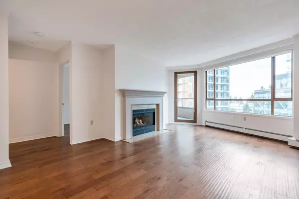 White Rock, BC V4B 2P4,15111 Russell AVE #403