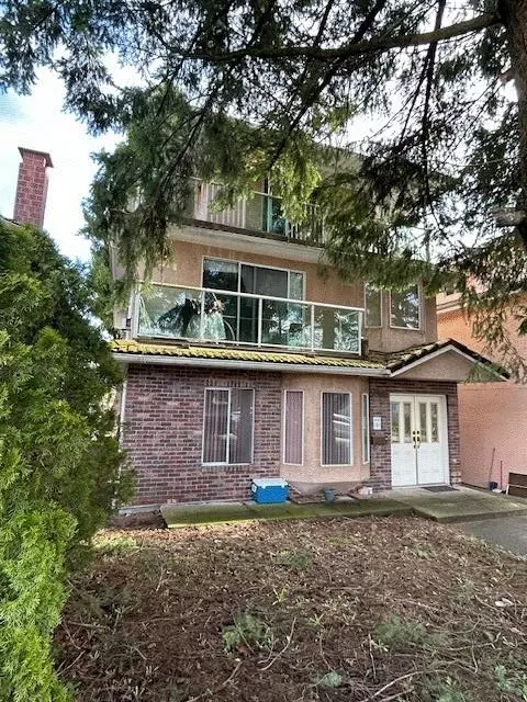 Vancouver, BC V5W 2L9,5896 Ontario ST