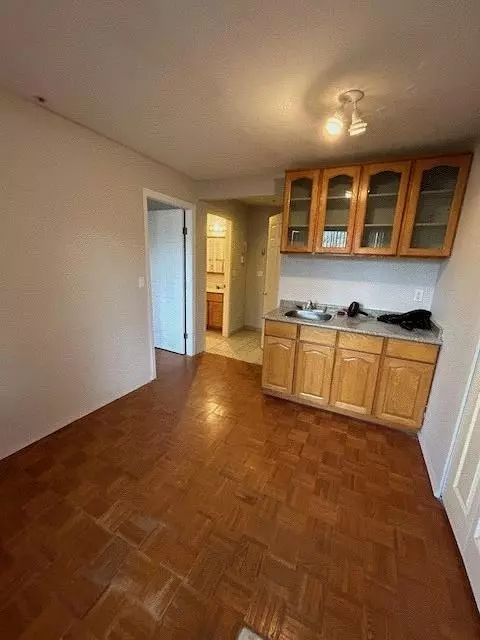 Vancouver, BC V5W 2L9,5896 Ontario ST